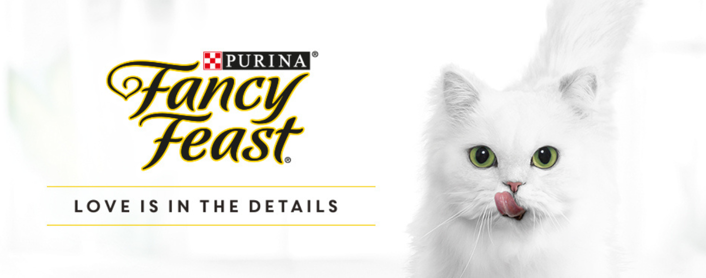 Fancy Feast no artificial colours cat food with chinchilla cat and brand logo