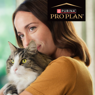 PRO PLAN woman hugging cat